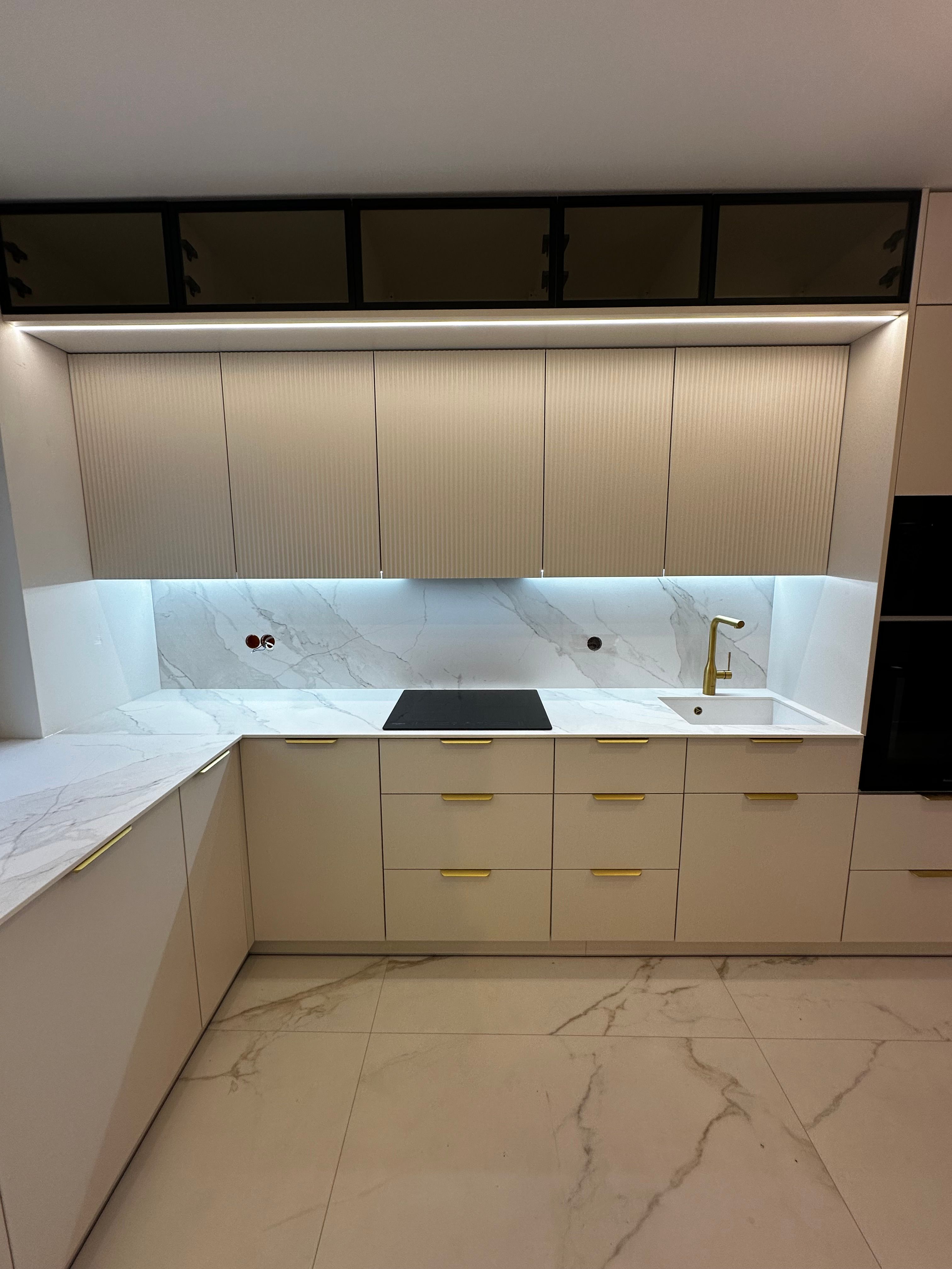 Nowoczesna kuchnia na wymiar, realizacja Słupsk