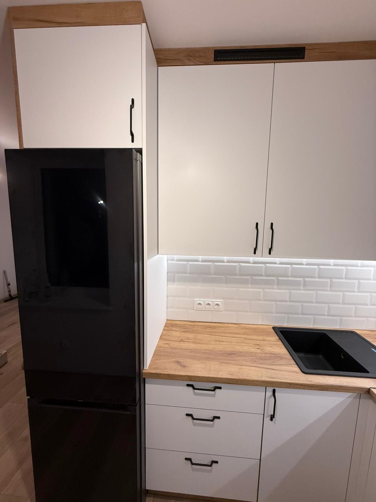 Kuchnia klasyczna z frezowanymi frontami Ustka