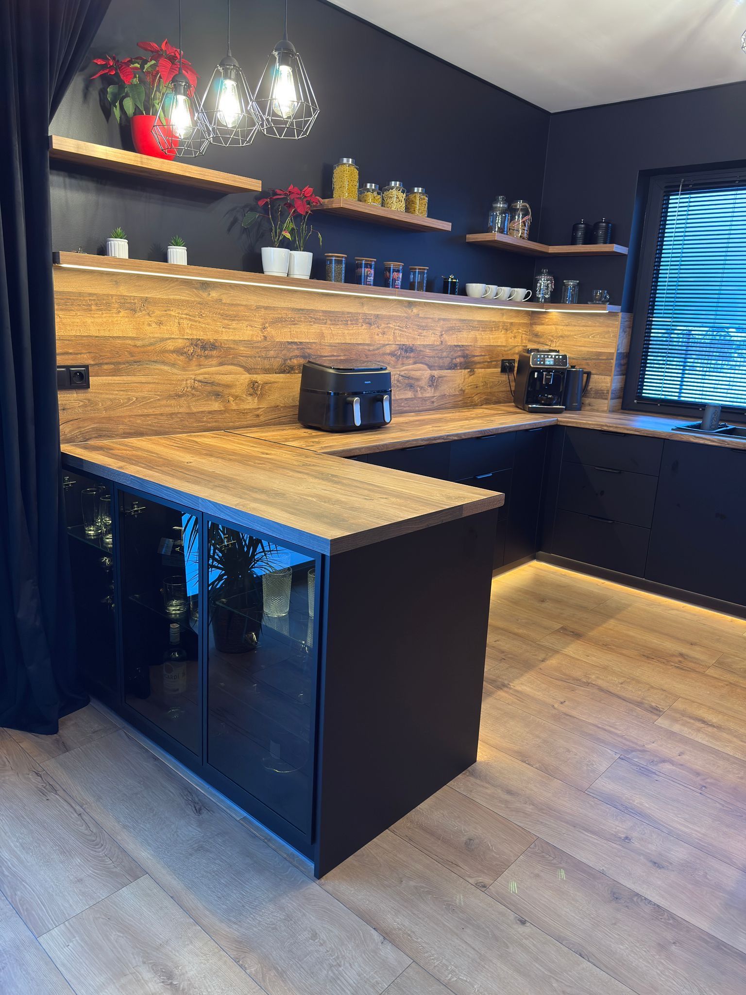 Kuchnia klasyczna z frezowanymi frontami Ustka