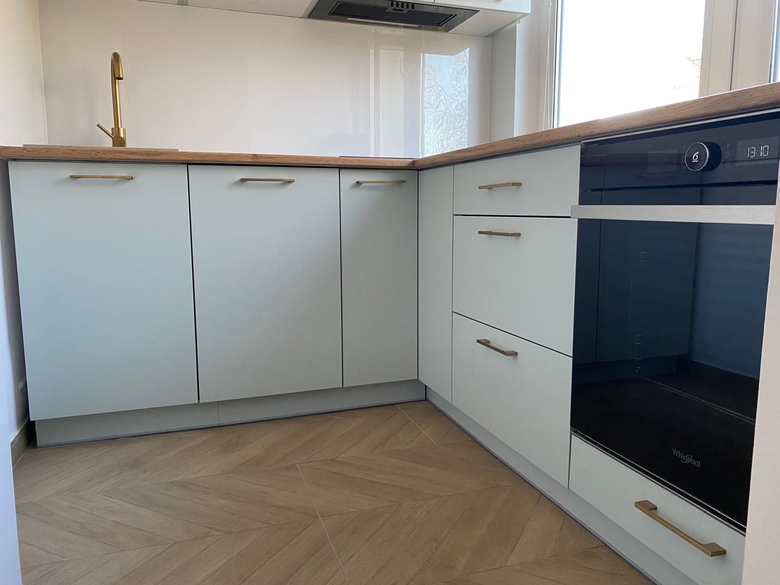 Kuchnia klasyczna z frezowanymi frontami Ustka