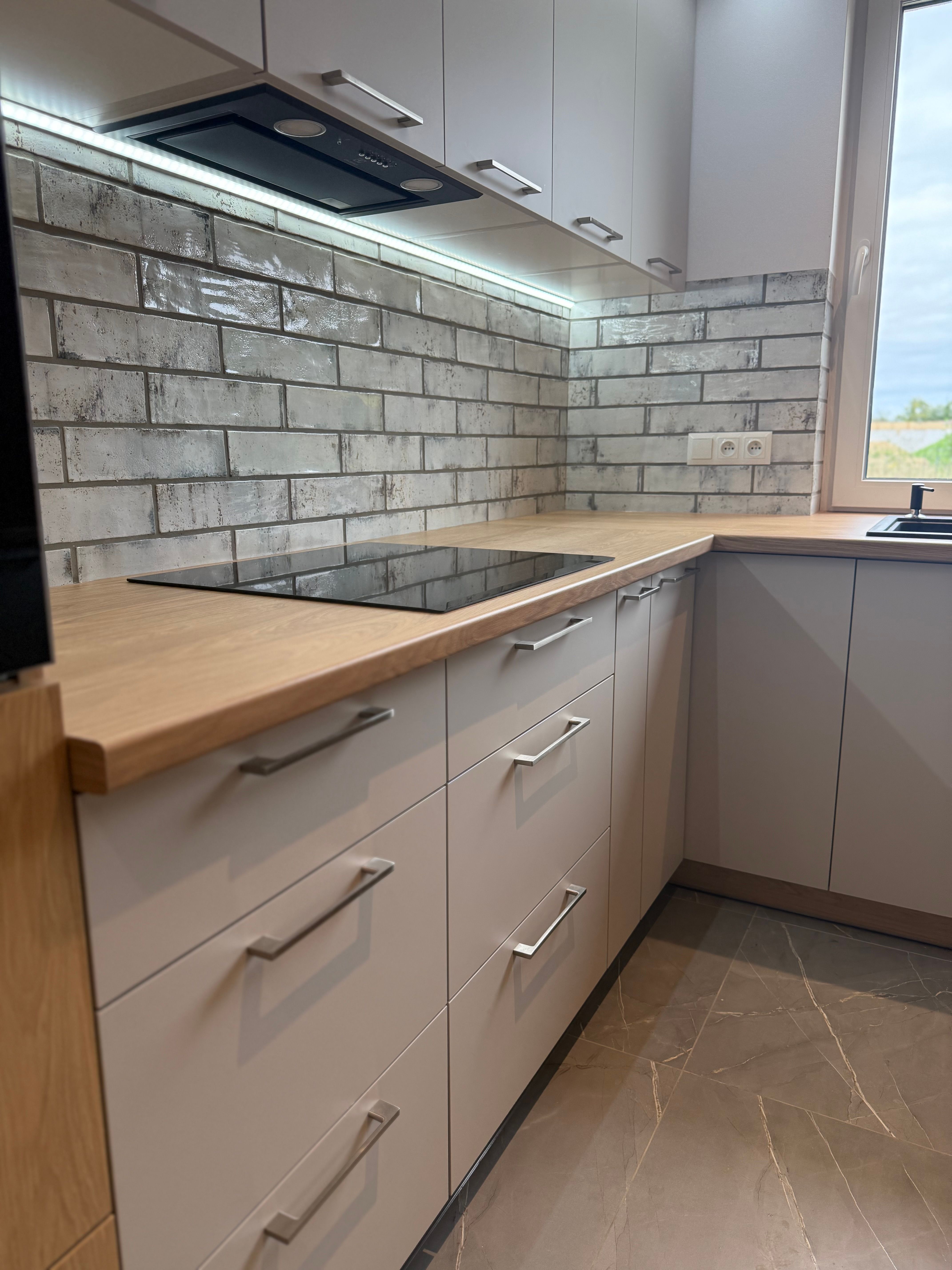 Kuchnia klasyczna z frezowanymi frontami Ustka