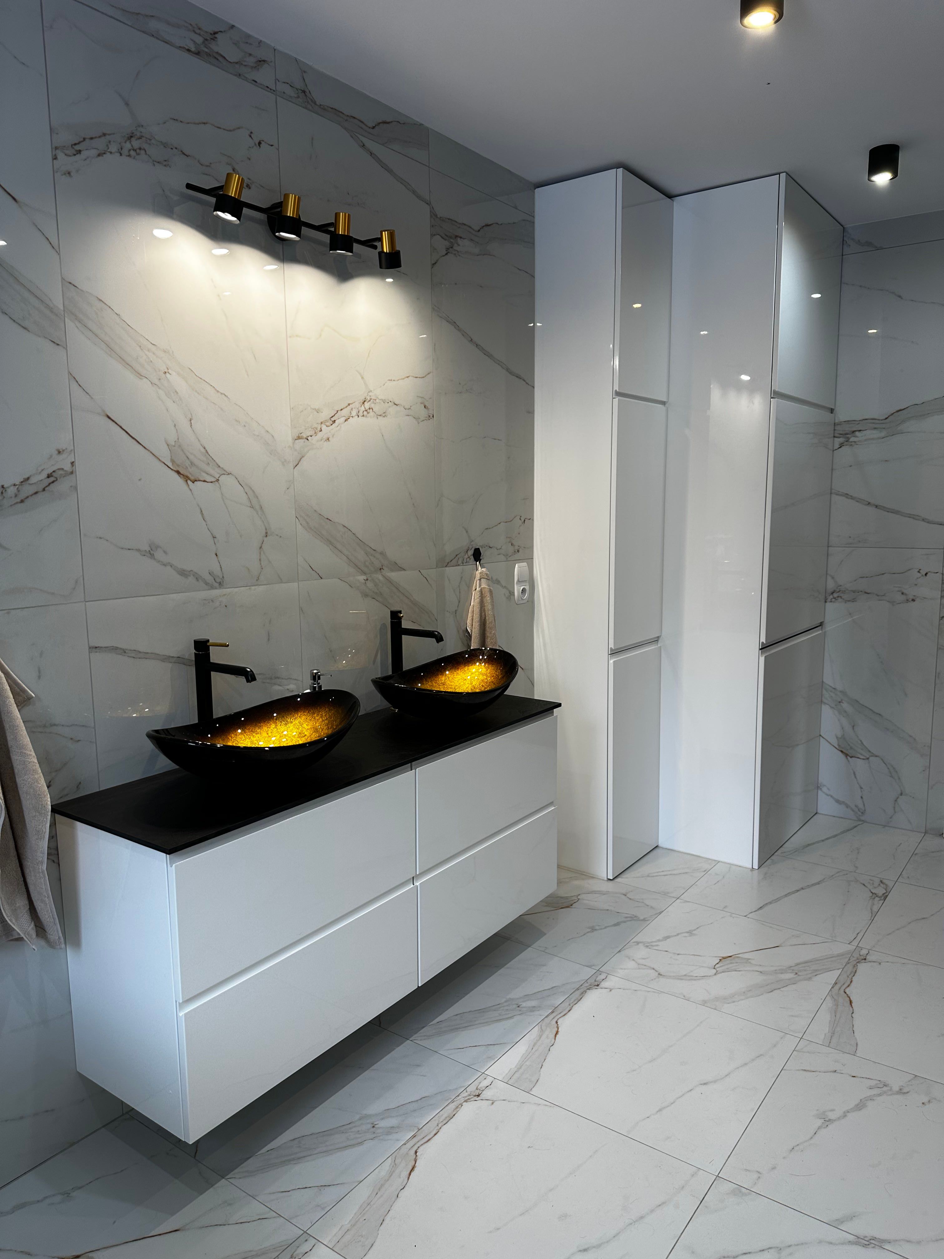 Słupek łazienkowy na wymiar odporny na wilgoć Kobylnica