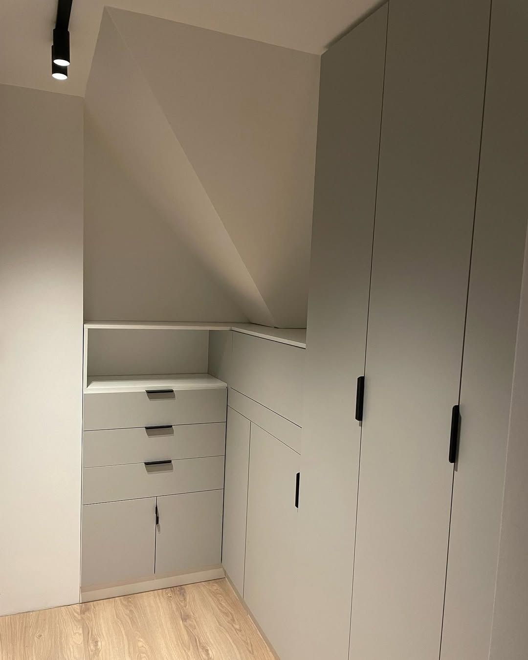 Szafa wnekowa Ustka - pod kątem