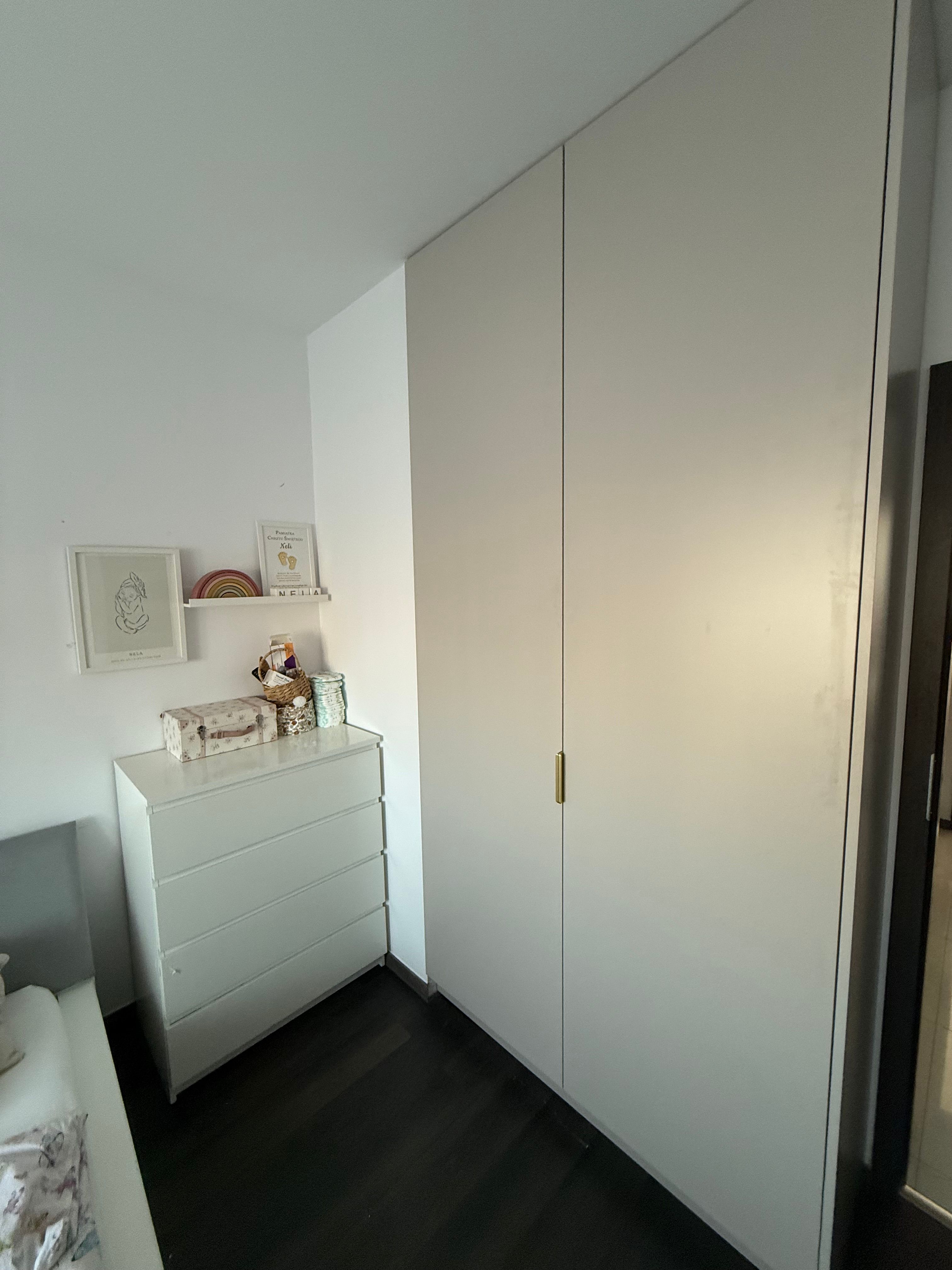 Szafa przesuwna z lustrem w przedpokoju Pomorskie