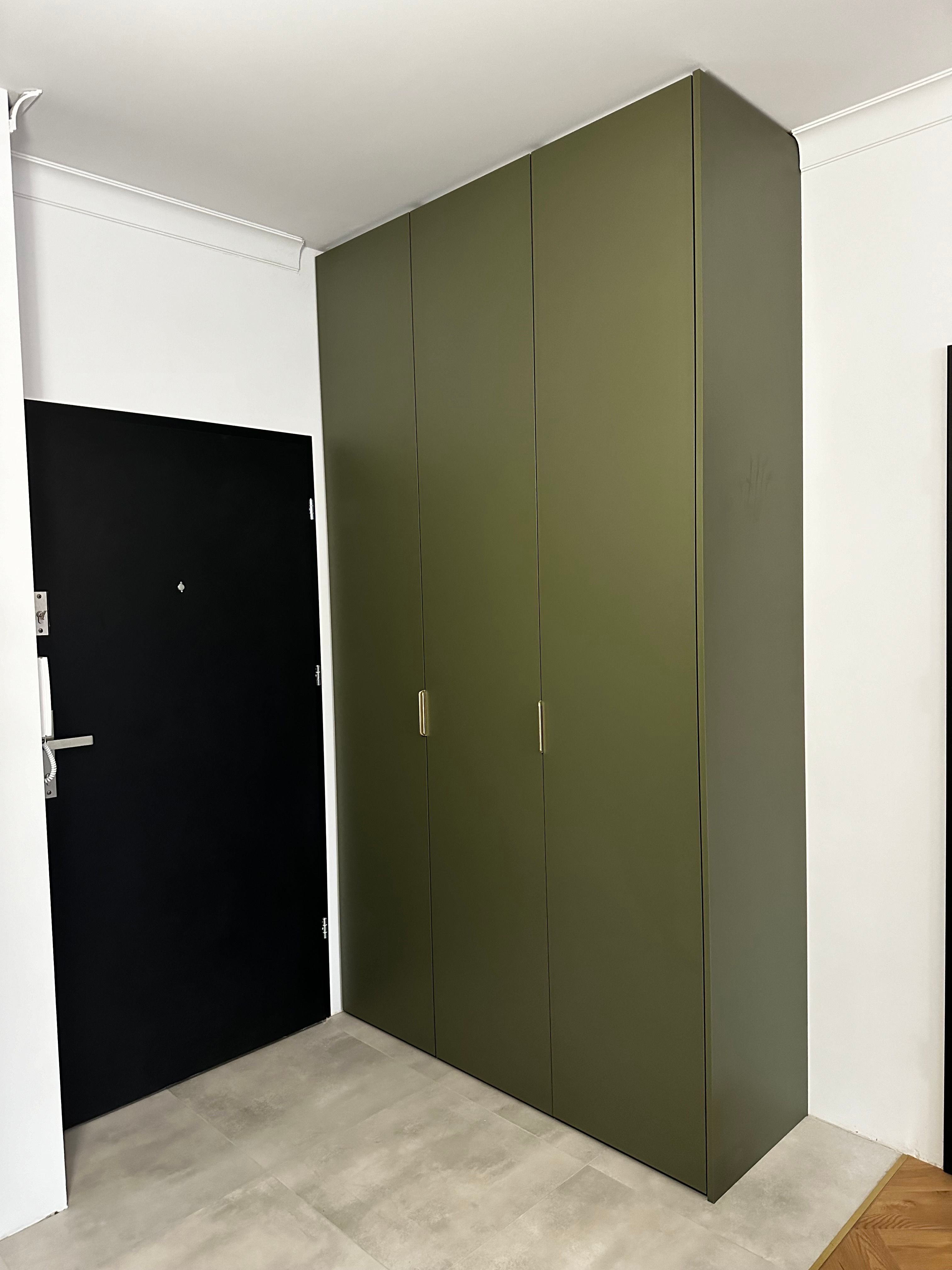 Szafa przesuwna z lustrem w przedpokoju Pomorskie