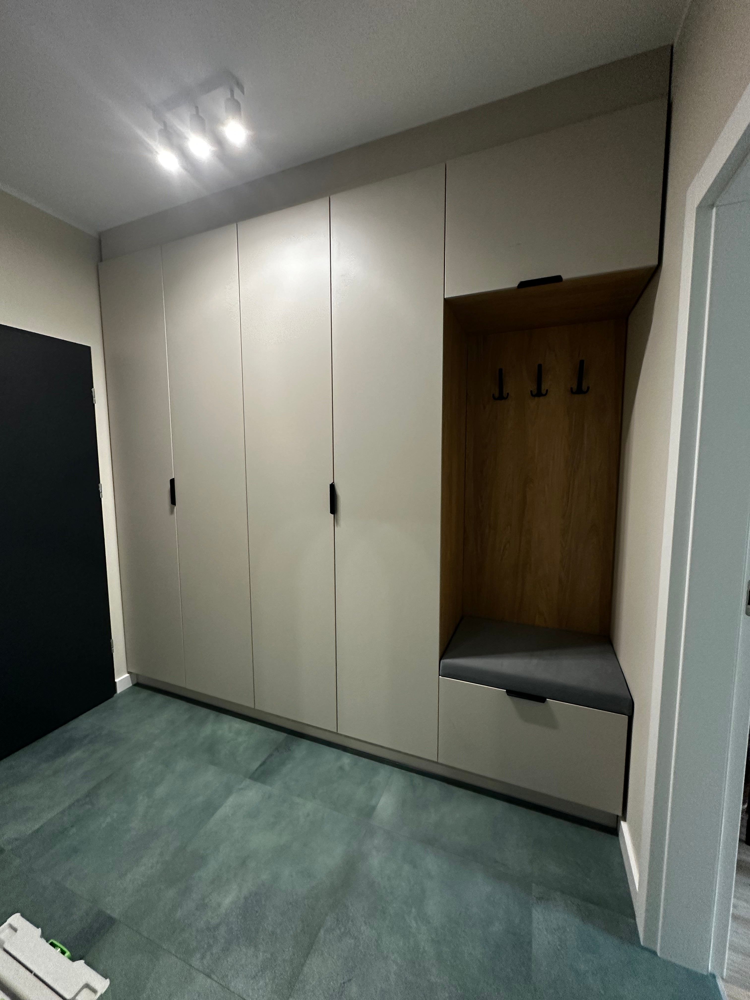 Zabudowa wnęki pod schodami na wymiar Słupsk