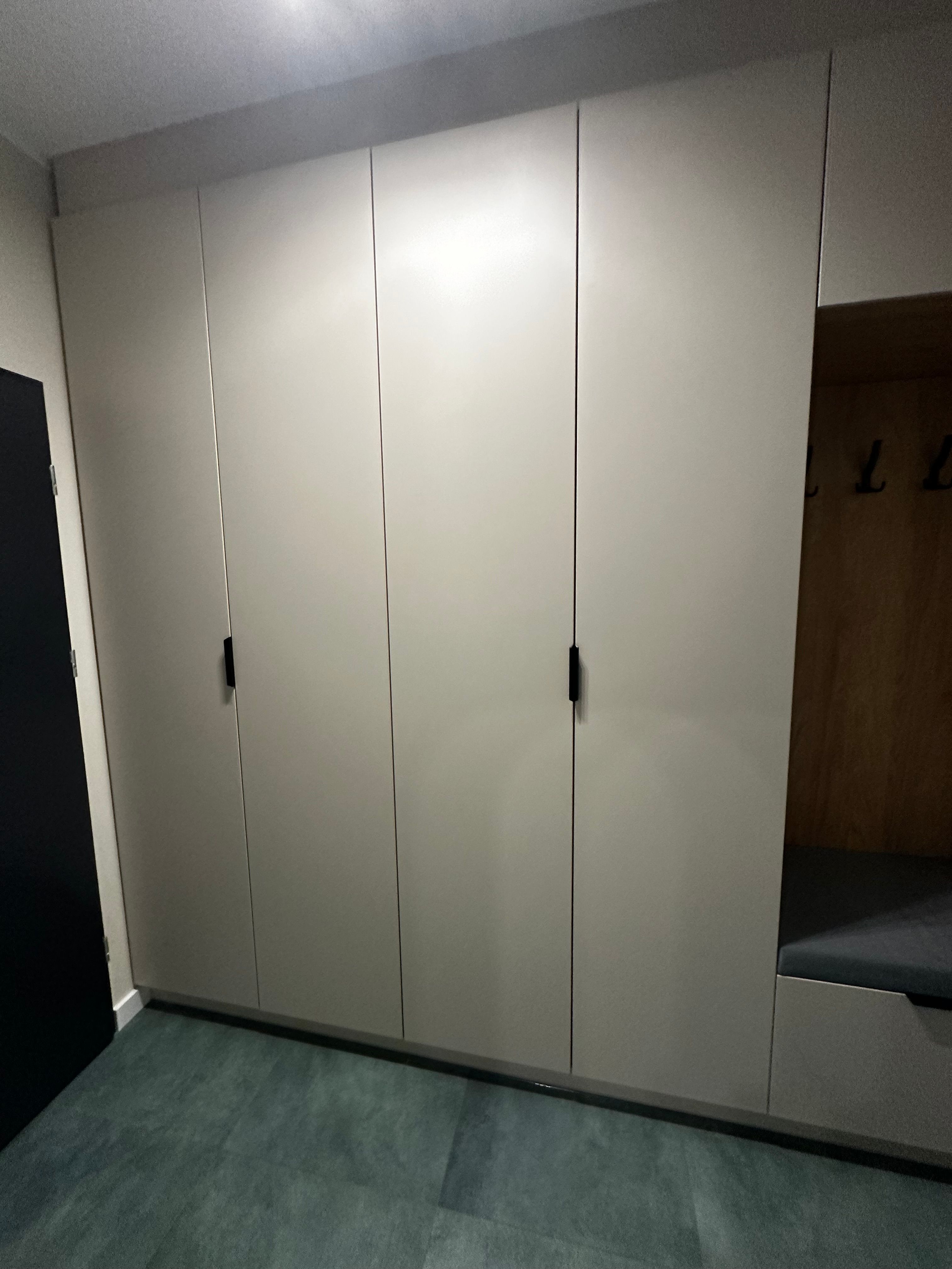 Zabudowa wnęki w przedpokoju Siemianice